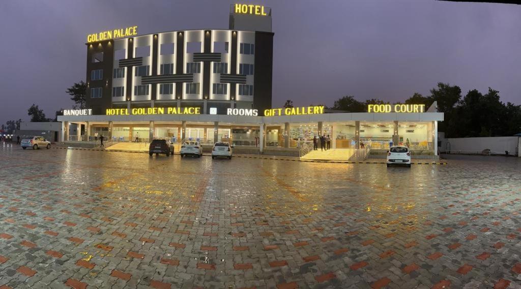 Hotel Golden Palace & Rooms Halol ภายนอก รูปภาพ