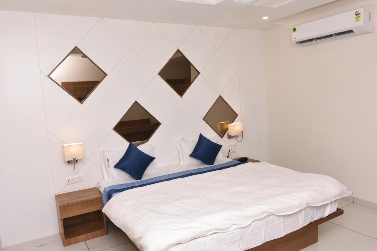 Hotel Golden Palace & Rooms Halol ภายนอก รูปภาพ